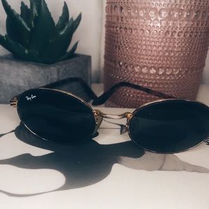 Vintage 80’s/90’s Ray-ban sunglasses